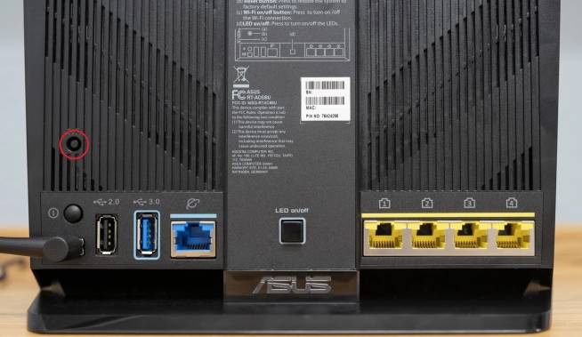 asus_rt-ac68u-rear-reset.jpg